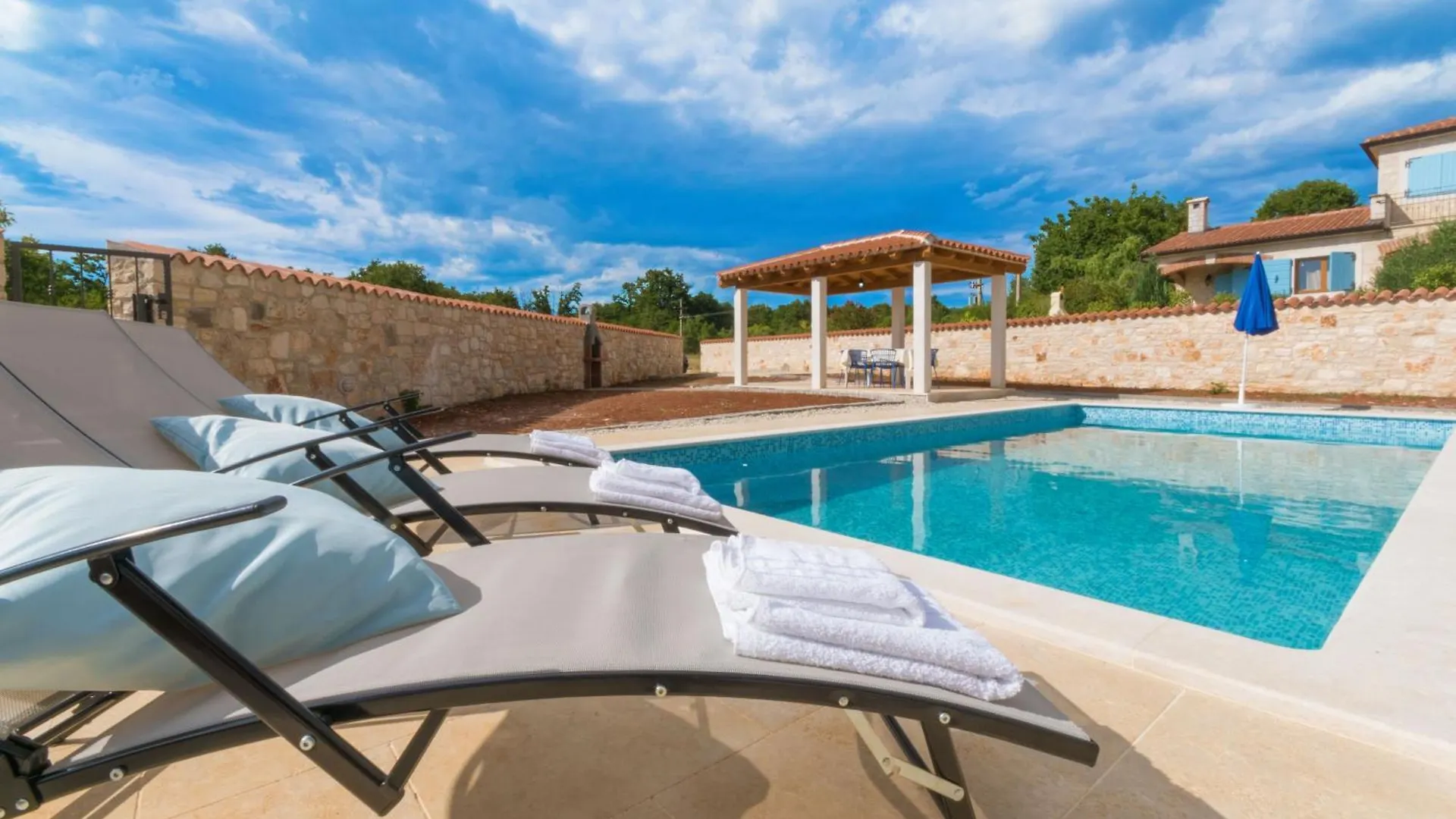 Villa Lucy, A Mediterranean Rustic Haven, Pet Friendly Matulini 別荘