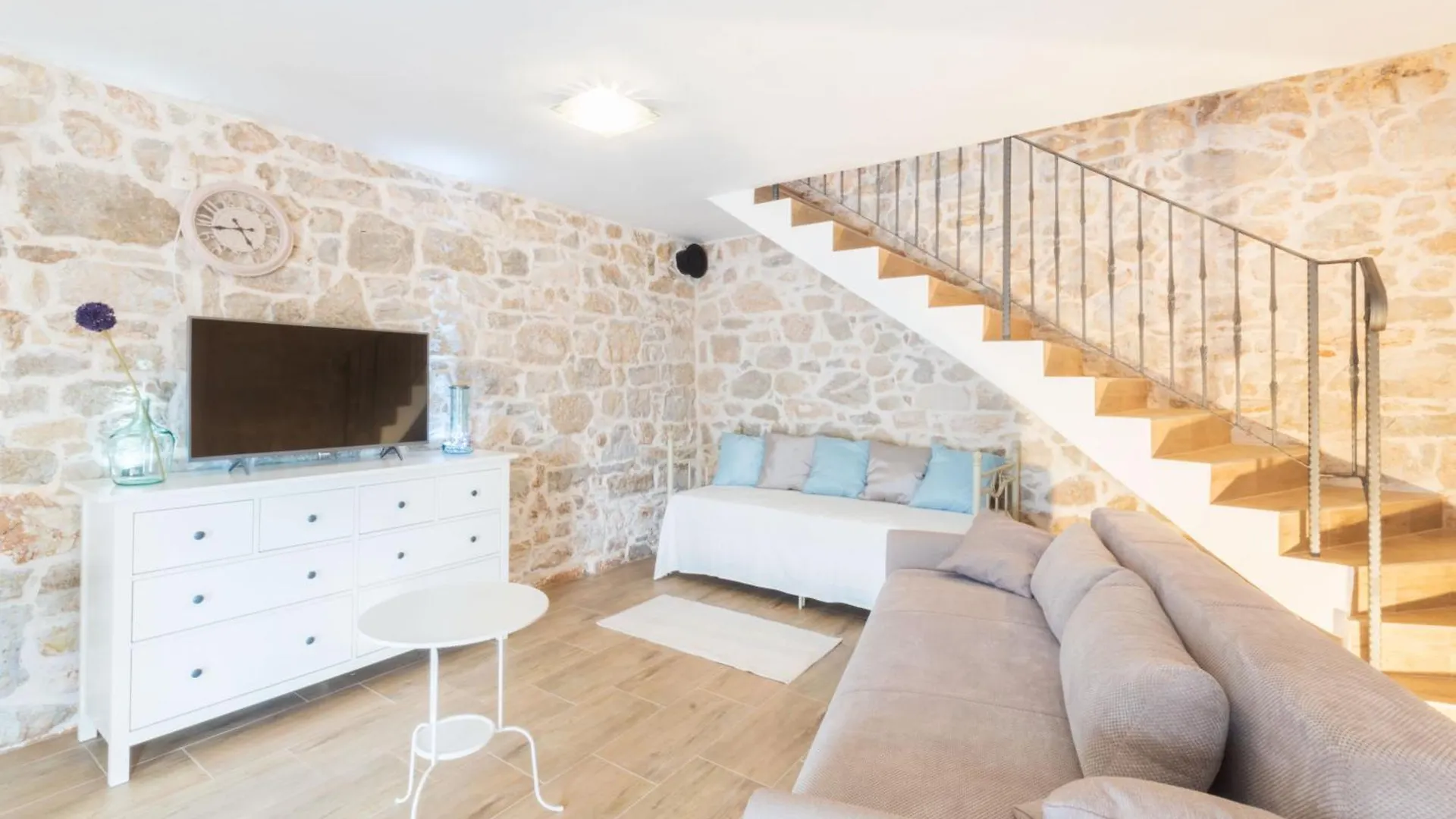 Villa Lucy, A Mediterranean Rustic Haven, Pet Friendly Matulini